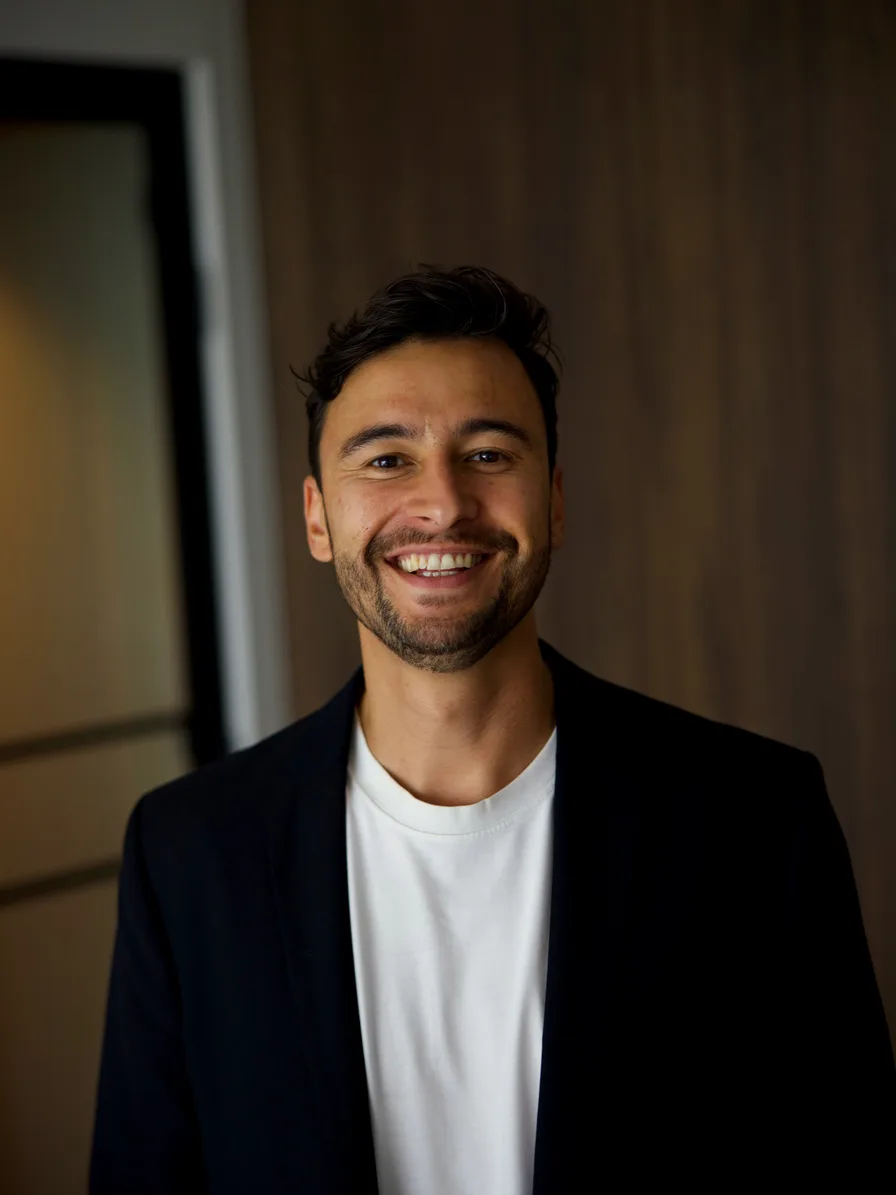 Dr. Dennis Makarawung, arts en oprichter van Alveon Clinic